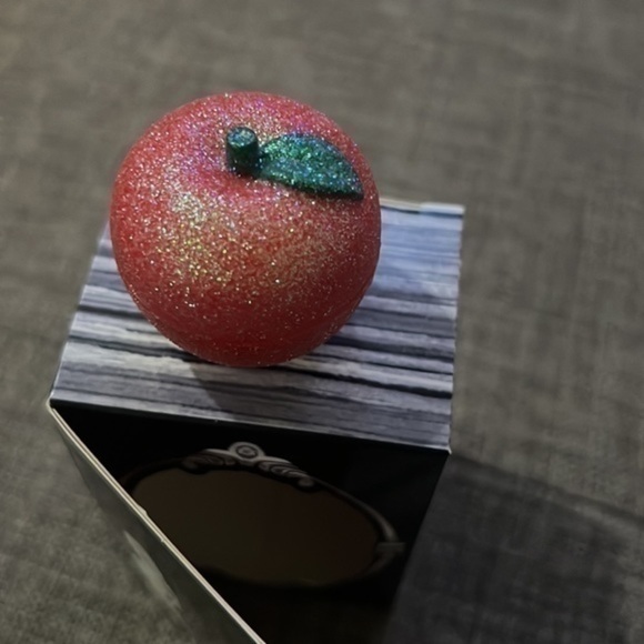 Snow White Lip Gloss - Picture 3 of 7